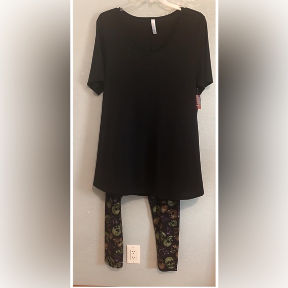 2XL LulaRoe Black Perfect T & TC Skull Legging - Picture 2 of 7